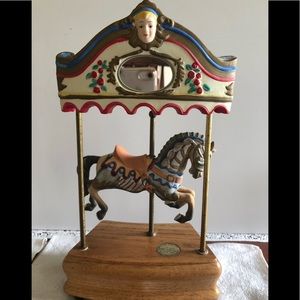 Tobin FRALEY Carousel horse music box